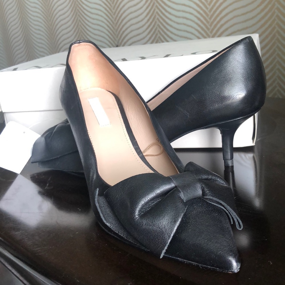 Black Low leathered heel.